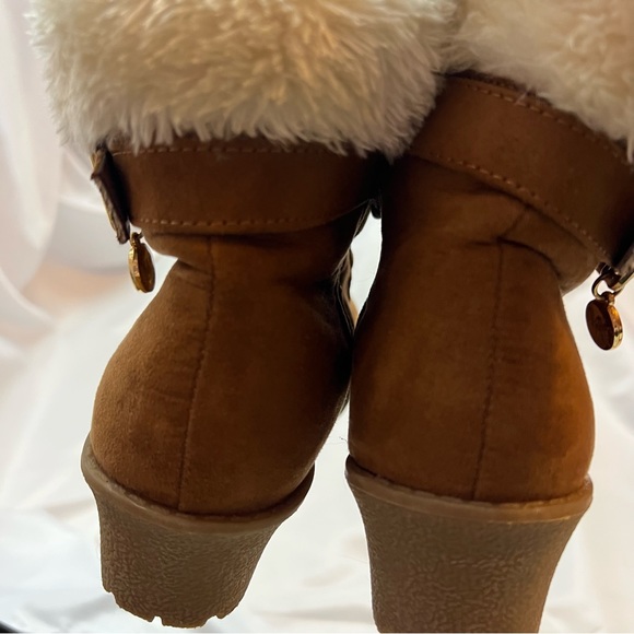 Michael Kors Myra Wendee Wedge Boot, size 5 - Picture 6 of 10